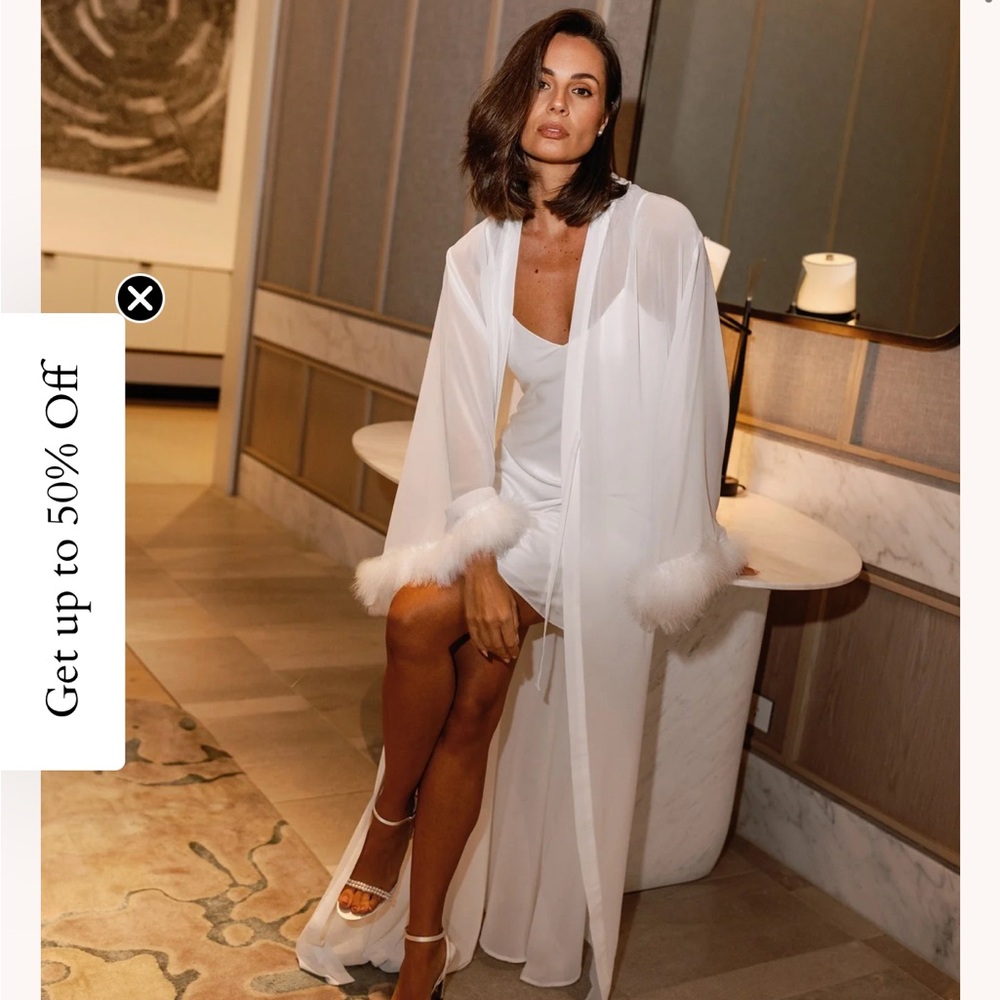 Farah Feather Robe